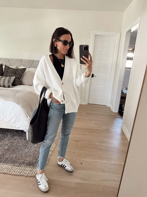 11 Ways I'm Wearing My Oversized Boyfriend Cardigan For Spring - Itsy Bitsy Indulgences Casual Weekend Outfit Spring, Oversized Cardigan Outfit, Cardigan Outfit Spring, Cardigan Outfit Summer, White Cardigan Outfit, Summer Weekend Outfit, Spring Weekend Outfit, Simple Spring Outfits, Flare Jeans Outfit