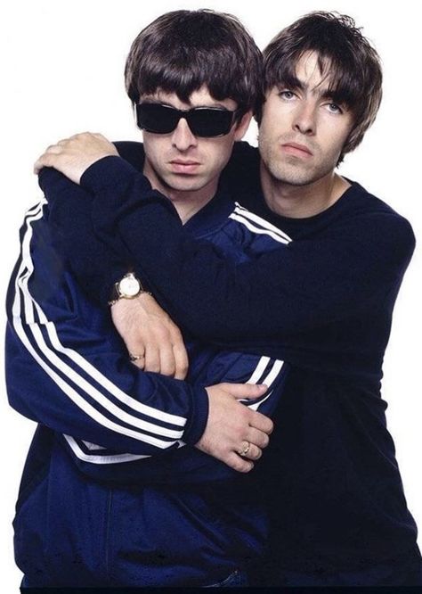 Joel Gallagher with his younger brother Liam Gallagher Noel Gallagher, Liam Gallagher, Short Videos, Oasis, Created By, Sunglasses