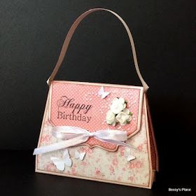 Beccy's Place: Tutorial: Handbag Card Handbag Card Tutorial, Origami Money, Handbag Card, Paper Purse, Card Purse, Shaped Cards, Card Making Tutorials, Fancy Fold Cards, Card Tutorial