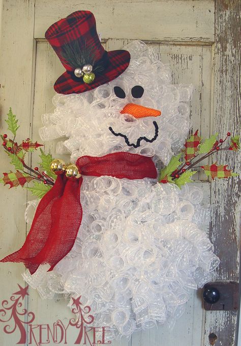 deco mesh wreaths | Here are a few more images of the different versions we did. Mesh Snowman, Mesh Flowers, Winter Florals, Snowman Door, Poinsettia Wreath, Winter Wreaths, Homemade Christmas Decorations, Snowman Wreath, Diy Christmas Decorations Easy