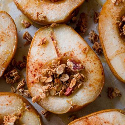 Vanilla Almond Granola, Baked Apple Recipes, Baked Pears, Apple Recipes Easy, Sally's Baking, Baked Fruit, Pear Recipes, Savory Appetizer, Poutine