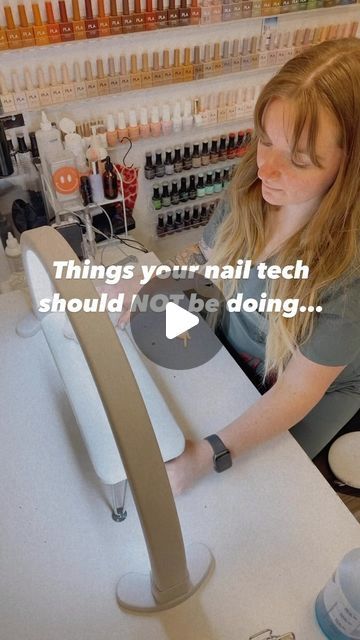 Tori Clark on Instagram: "You are paying for your nails and should absolutely be happy with the service you are paying for. This is not limited to the actual nails you get but applies to your experience with your nail tech as well. These are my top 3 things you should never tolerate your tech doing during your service.✨  Things your nail tech should NOT be doing:  1. REUSING FILES  ✨Please stop your nail tech in their tracks and request a new file. This is a state board regulation. Nail files, buffers & sanding bands are all single use implements and are to be used on only one client then disposed. This is why you are always sent home with your file so you can physically see the file will not be reused and you are about to touch up your service at home if needed.   2. NOT DISINFECTING IN B Nail Tech Storage, Nail Tech Station At Home Small Space, Nail Tech Organization Ideas, Nail Tech Studio, Nail Tech Room Ideas, Nail Tech Room, Nail Room Decor Ideas, Nail Tech Station At Home, Nail Filing