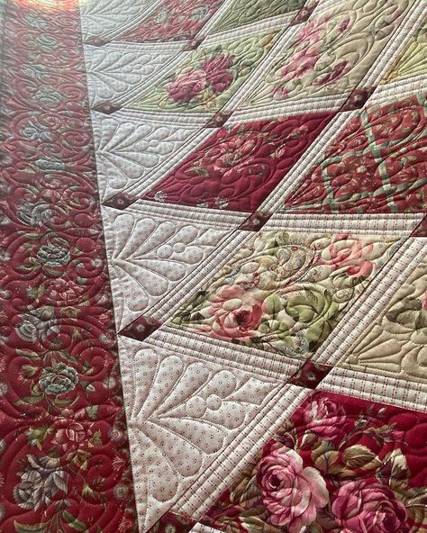 #customerquilt #customquilting @bevchurchward #beautiful #difordhall 🌹#janeaustenquilt #yarravalleyquilting | Instagram Floral Quilt Patterns, Diamond Quilts, Quilt Pantographs, Victorian Quilts, Fall Quilt Patterns, Country Quilt, Quilt Borders, Sewing Machine Quilting, Longarm Quilting Designs