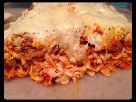 Ramen Noodle Lasagna Recipes, Ramen Noodle Lasagna, Ramen Lasagna, Healthy Ramen Noodles, Ramen Noodle Recipes Easy, The Best Lasagna, Comforting Meals, Ramen Recipes Easy, Beef Casseroles