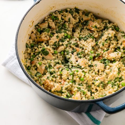 Couscous risotto with chicken and spinach - delicious and not too difficult. Couscous Risotto, Risotto With Chicken, Cooks Country Recipes, America's Test Kitchen Recipes, Chicken And Spinach, Cooks Illustrated, America's Test Kitchen, Oven Baked Chicken, Fool Proof Recipes