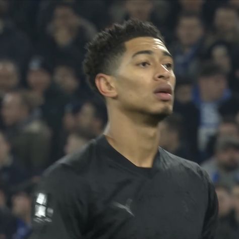 Jadon Sancho, Cute Football Players, Soccer Boyfriend, Football Boyfriend, Football Icon, Marcus Rashford, Boys With Curly Hair, Soccer Guys, Jude Bellingham