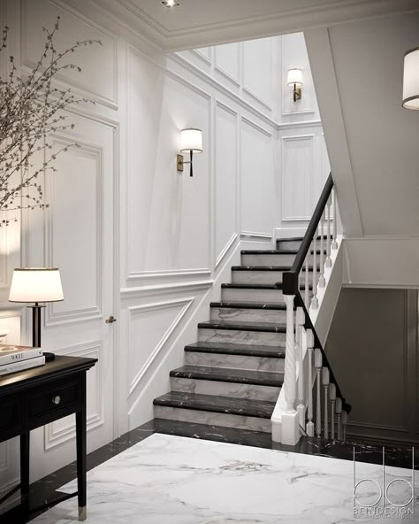 American Home Interior, Staircase Molding, Classic Staircase, American Style Interior, Staircase Interior Design, Staircase Design Modern, Casa Clean, House Wall Design, Neoclassical Interior