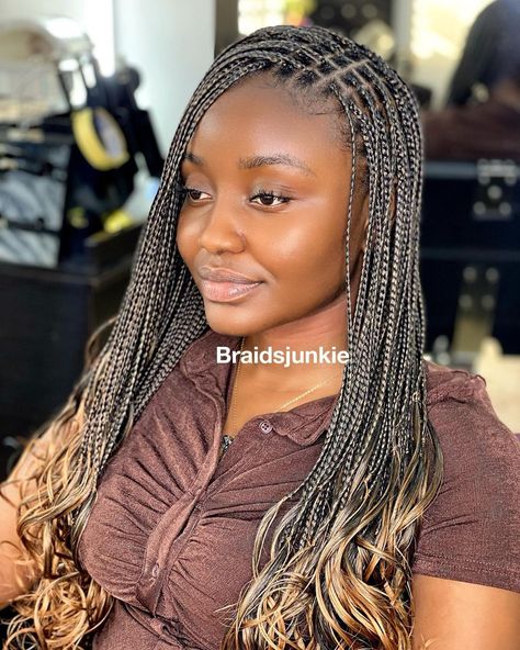 Small Box Braids with Blonde Ends Box Braids With Blonde Ends, Braids With Blonde Ends, Box Braids With Curled Ends, Box Braids With Blonde, Braids With Curled Ends, Braids With Blonde, Box Braids Medium Length, Micro Box Braids, Protective Style Braids