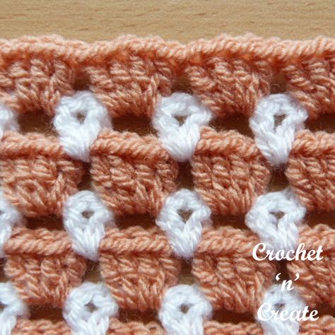 floating boxes free crochet stitch tutorial Crochet V Stitch, Crochet Waffle Stitch, Crochet Stitch Tutorial, Crochet Stitches For Blankets, Crochet Stitches Free, Mode Crochet, Stitch Tutorial, Crochet Stitches Video, Stitch Crochet