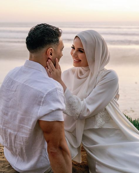 “When a husband and wife look at each other with love, Allah looks at both with Mercy” {Bukhari 6:19 & Tirmidhi 14:79} Love Allah, Husband And Wife Love, Dubai Aesthetic, Wife And Husband, Cute Muslim Couples, Wedding Couple Poses, Future Lifestyle, Anniversary Photos, March 17