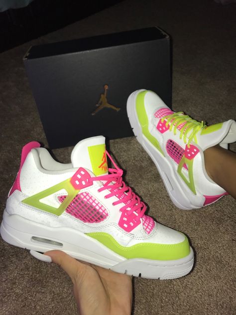 Jordan 4 Retro Pink, Cool Shoes For Men, Jordans 4s, Pretty Sneakers, Trendy Shoes Sneakers, Nike Shoes Girls, Basket Style, Nike Fashion Shoes, Preppy Shoes