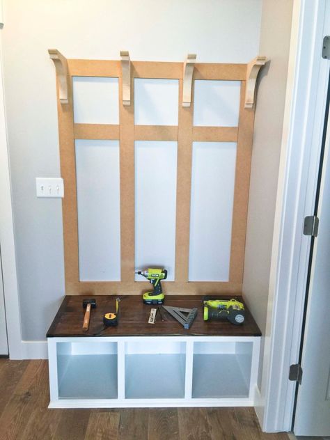 DIY Mudroom Bench Part 2 - Honeybear Lane Shoe Organization Diy, Mudroom Bench With Storage, Mudroom Bench Ideas, Diy Entryway Bench, Hall Tree Bench, Diy Mudroom, Diy Mudroom Bench, Diy Entryway, Bench Ideas