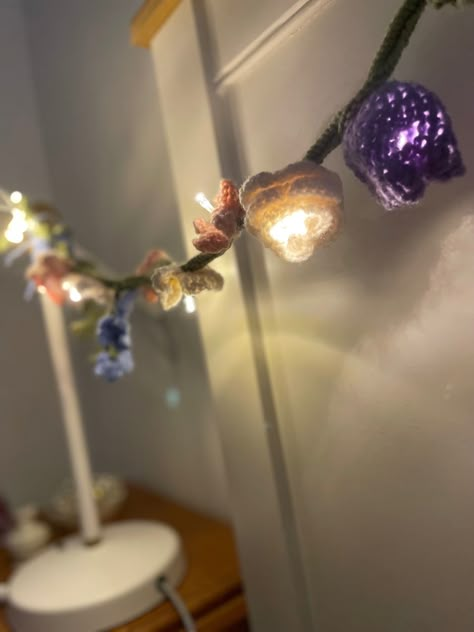 Crochet Fairy Lights, Crochet Lights, Odd Crochet, Crochet Room Decor, Crochet Room, Crochet Photography, Crochet School, College Dorm Inspo, Knitting Project Ideas