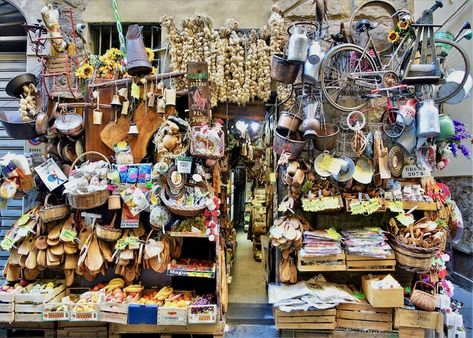 Markets In Florence Italy, Italian Flea Markets, Leather Market Florence, What To Buy In Florence Italy, Florence Italy Shopping, Shopping In Florence Italy, Florence Leather Market, Florence Market, Italy Market