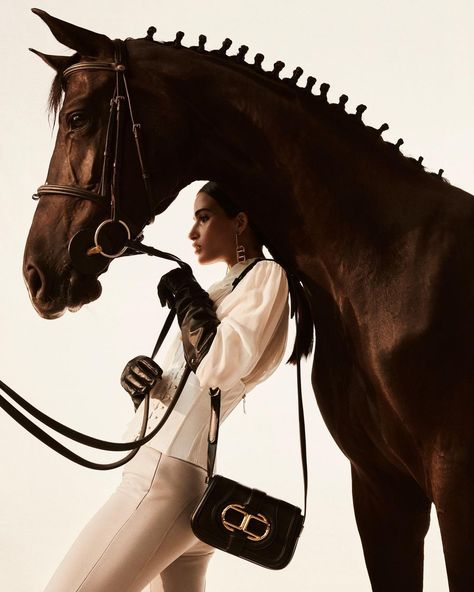 Elisabetta Franchi on Instagram: “This is the season of metamorphosis: in a society where women play several roles we emphasise the women who fear nothing. Photographer:…” Fashion Horse Photoshoot, Horse Fashion Photography, Woman With Horse Photography, Photoshoot With Horse, Equestrian Photoshoot, Nima Benati, Horse Photoshoot Ideas, Luxury Equestrian, Horse Photoshoot