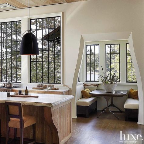 Built In Breakfast Nook, Jeffrey Dungan, Built In Banquette, Timeless Kitchen, Hello Lovely, Kitchen Nook, Luxe Interiors, Dining Nook, Studio Mcgee