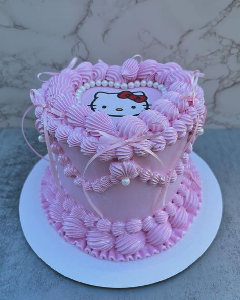 Obsessed with this one 🩷 Hello Kitty Heart Cake, Heart Vintage Cake, Hello Kitty Heart, Vintage Cakes, Kitty Cafe, Heart Vintage, Heart Cake, Vintage Cake, Idaho