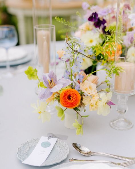 Blooming garden The combination of your flower palette and the size of the chosen flowers significantly contributes to the desired ambiance of a wedding table arrangement. Planner and stylist #rivierabluevents Photographers @hopestudio.de @wedtime_stories Videographer @samirtahiri Venue @islandartandtaste #grandentrance #weddingday #weddingdecor #wedding inspiration #weddingstyle #destinationwedding #greeceweddingplanner #weddingplanning #weddingtablescape #instawed #luxuryweddingplannerg... Chartreuse Wedding, Flower Palette, Table Arrangements Wedding, Blooming Garden, Table Arrangement, Greece Wedding, Luxury Wedding Planner, Wedding Tablescapes, Table Arrangements