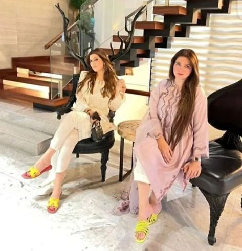 Sara Bharwana, Atif Aslam Wife, Atif Aslam, Summer Ootd, Ootd Summer, Top Outfit, Girls Outfits, Pakistan, Girl Outfits