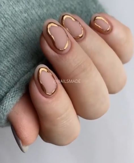 Circle Nails, Korean Nail Art, Nude Nail Designs, Korean Nails, Gold Chrome, Gold Circle, Classy Nails, Chrome Nails, Gel Manicure