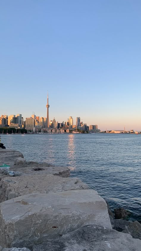 Toronto Beaches Canada, Canada Views Beautiful Places, Toronto Canada Instagram Story, Centre Island Toronto, Toronto Views, Toronto Wallpaper, Toronto Beach, Toronto Photoshoot, Canada Vibes