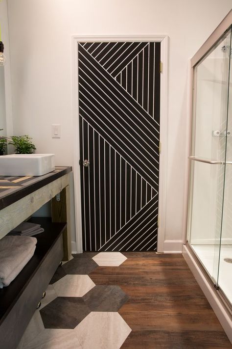 Geometric Bathroom Door with painter's tape.  Paint a pattern.  Modern Bathroom Makeover Painting Doors Creative, Room Door Painting Ideas Creative, Door Painting Ideas Creative, Door Paint Design, Painters Tape Design Wall, Door Art Bedroom, Bathroom Door Decor, Door Painting Ideas, Bathroom Door Ideas