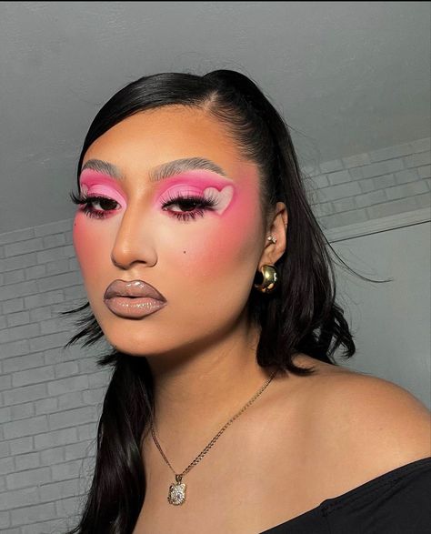 Creative Glam Makeup, Vday Makeup Looks Black Women, Valentine Makeup Looks Black Women, Valentines Day Makeup Looks Creative, Valentines Makeup Look, Valentines Makeup Ideas Creative, Valentine’s Day Makeup Black Women, Valentine Day Makeup Looks, Makeup For Concert Night