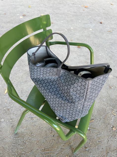 Goyard Tote Grey, Goyard Tote Aesthetic, Grey Goyard, Goyard Tote Outfit, Goyard Tote Bag, Goyard Tote, Architecture Engineering, My Style Bags, Tote Outfit