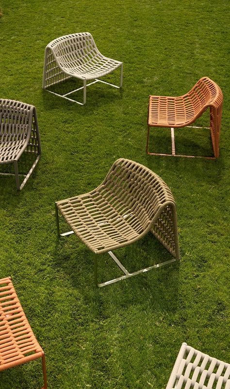 Live the freedom of your outdoor space: it is finally yours without compromising on style, design and price. Minimalist Outdoor Furniture, Outdoor Chairs Design, Woven Outdoor Furniture, Art Deco Garden, Upholstery Armchair, Outdoor Loungers, Outdoor Designs, Outdoor Living Furniture, Italian Heritage