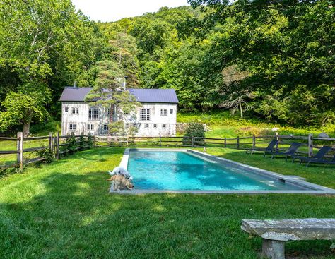 At Home in Connecticut with Susanna Salk - Quintessence Connecticut Cottage, Connecticut Farmhouse, Connecticut Country House, Connecticut Beach House, Greenwich Connecticut Homes, Best Places To Live In Connecticut, Manhattan Kitchen, Nantucket House, Alexa Hampton