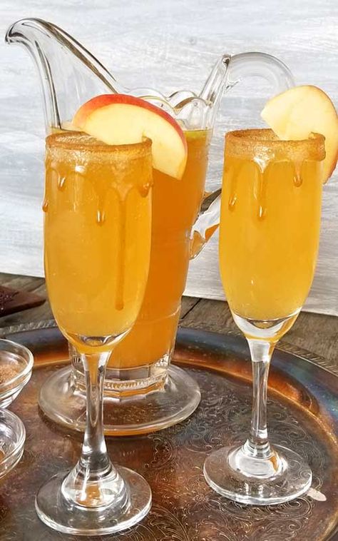 Caramel Apple Cider Mimosa - Whatever get-together you have planned for this fall, from birthdays, to book clubs, to Thanksgiving morning, this Caramel Apple Cider Mimosa will bring all the flavors of fall together for the perfect celebration! #apple #applecider #mimosa #brunch #drink #cocktail #fall #autumn Apple Cider Mimosa Recipe, Cider Mimosa, Caramel Apple Cider, Cider Mimosas, Thanksgiving Cocktail Recipes, Apple Cider Mimosa, Thanksgiving Morning, Bourbon Smash, Health Water