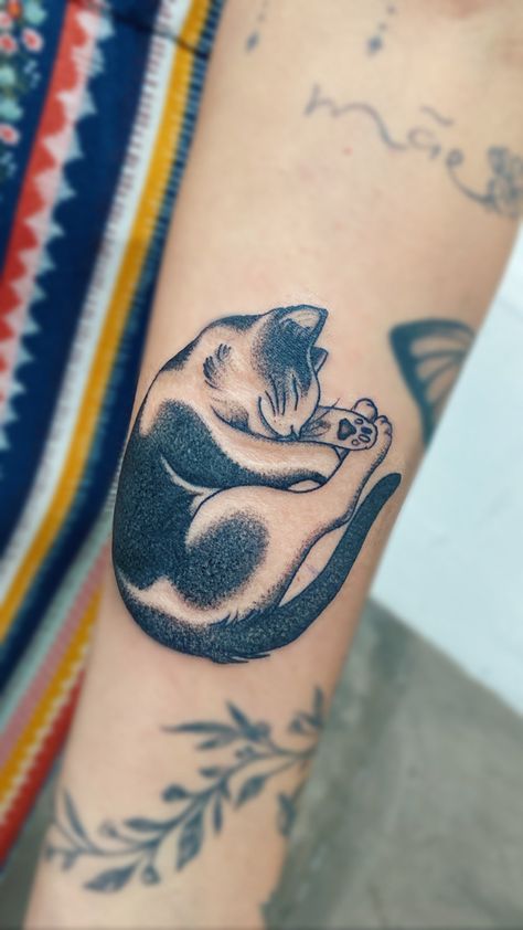 American Trad Cat Tattoo, Trad Cat Tattoo, Cat Tattoo, I Tattoo, Roxy, Body Art, Old School, Art Drawings, Tattoos