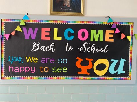 School entrance welcome board School Entrance Board Ideas, Welcome Mural School, School Entrance Bulletin Board Ideas, Welcome Back Signs For School, Welcoming Board Ideas, Wel Come Back To School Board, Welcoming Board For Preschool, Welcome Back Poster Ideas High School, Welcome Back School Ideas