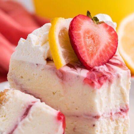 Strawberry Lemon Rumchata Cheesecake - My Incredible Recipes Rumchata Cheesecake, Strawberry Lemon Cheesecake, Cheesecake Instant Pot, Strawberry Ideas, Delicious Cheesecake Recipes, Yummy Cheesecake, Facebook Recipes, Instant Pot Recipe, Strawberry Lemon