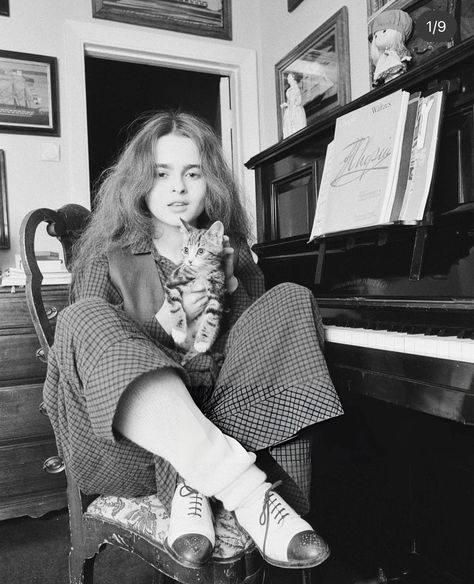 She And Her Cat, Helena Carter, Celebrities With Cats, Photos Of Cats, Vintage Cats, 1980's Fashion, Helena Bonham, Bellatrix Lestrange, Bonham Carter