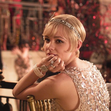 When to comes to Great Gatsby Hairstyles Daisy is an icon! Great Gatsby Hairstyles, Look Gatsby, Gatsby Movie, The Great Gatsby 2013, Gatsby Look, Flapper Hair, Gatsby Hair, Daisy Buchanan, Gatsby Costume