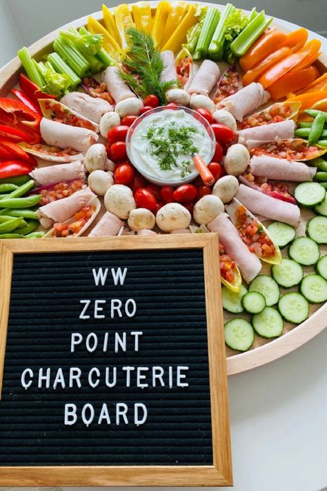 Healthy Snack Charcuterie Board, Charcuterie Board Vege, Keto Horderves, Healthy Snack Board Ideas, Healthy Snack Board, Zero Point Foods, Charcuterie Lunch, Charcuterie Trays, Snack Boards