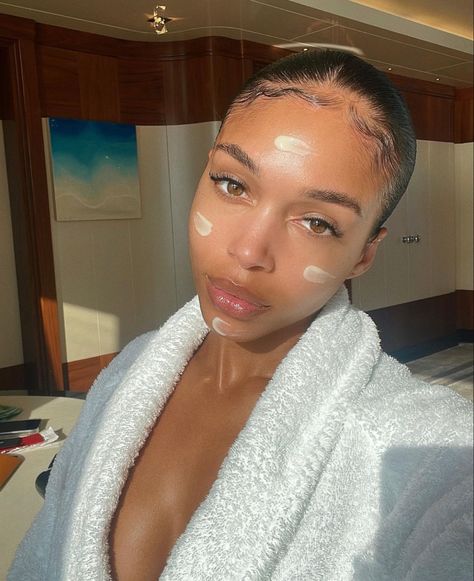 Glowing Black Skin, Clear Glowing Skin, Lori Harvey, Beauty Goals, Glowy Skin, Sleek Hairstyles, Natural Face, Light Skin, Brown Skin