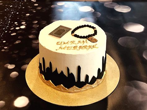 Umrah Cake Umrah cake Umrah Mubarak Cake Ideas, Islamic Cake Design, Umrah Cake, Umrah Mubarak Cake, Crib Diy, Eid Sweets, Eid Cake, Amazing Food Art, Fondant Cake Toppers