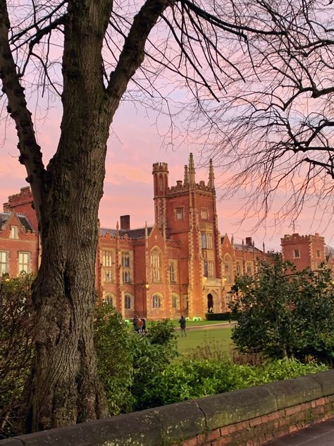 Queens Belfast, Masters Abroad, Queens University Belfast, Queens University, Queen's University, Romanticizing School, Uni Life, Manifestation Board, Downtown Girl