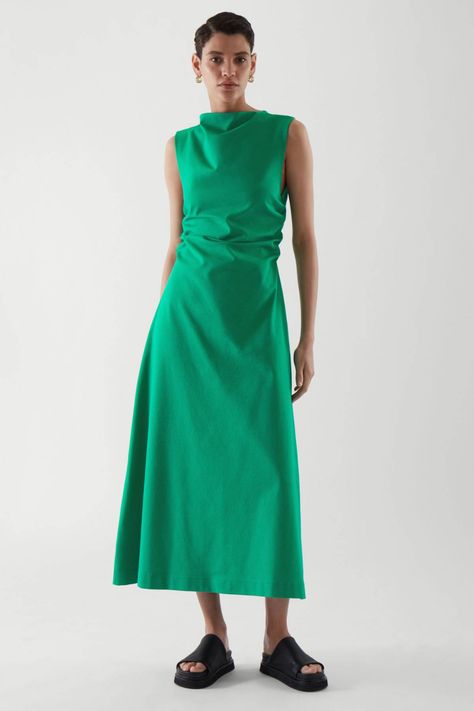 21 of the Best Green Dresses to Love This Summer | Who What Wear UK Bright Green Dress, Jewel Tone Dress, 파티 드레스, Gathered Dress, Summer Party Dress, Bright Green, Jersey Dress, Simple Dresses, Green Dress