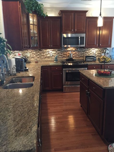 Brown Cabinet Kitchen Decor, Brown Kitchens Ideas, Tile On Kitchen Wall, Townhouse Closet Organization, Brown Kitchen Remodel, Dark Brown Wood Floors Kitchen, Brown And Black Kitchen Ideas, House Interior Brown, Mahogany Cabinets Kitchen