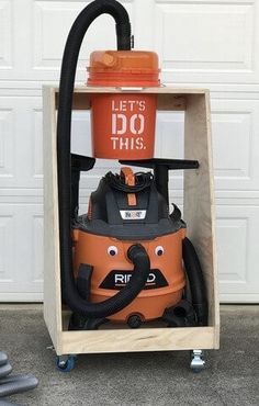 I need to make this! learn how to build a dust collection cart for you shop vac and dust separator. #dustcollection #woodwork #woodworking #freeplans Shop Vac Storage Ideas, Shop Vac Cyclone Cart, Shop Vac Dust Collector Diy, Shop Vac Storage, Dust Collector Diy, Shop Dust Collection, Woodworking Shop Layout, Shop Vacuum, Wood Shop Projects