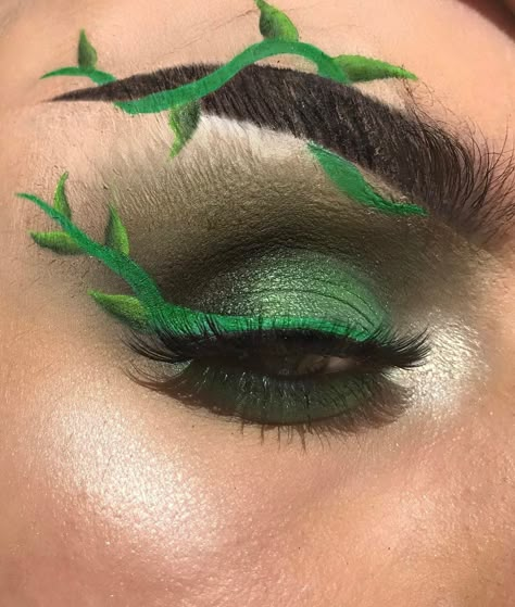 Poison Ivy Kostüm, Artistic Eyeshadow, Makeup Verde, Poison Ivy Makeup, Poison Ivy Halloween Costume, Fantasy Make-up, Eyeshadow Designs, Halloweenský Makeup, Halloween Make-up Looks