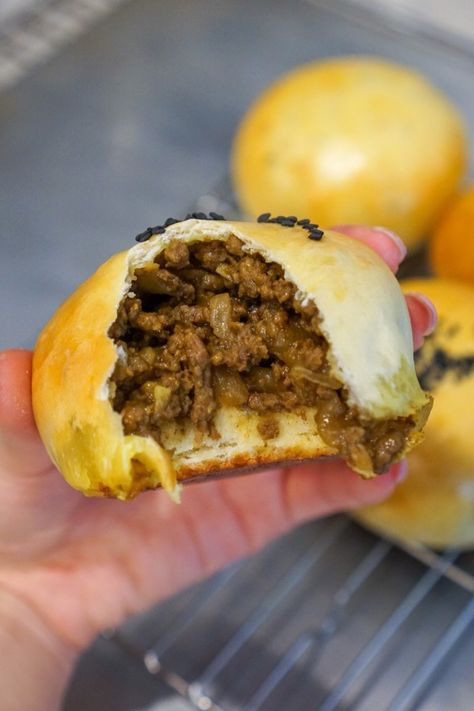 Chinese Curry Beef Buns (咖喱牛肉包) - PURPLECHIVES Beef Buns, Chinese Curry, Curry Buns, Asian Buns, Curry Beef, Meat Bun, Homemade Chinese, Asian Inspired Dishes, Beef Curry