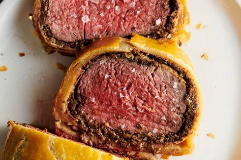 Beef Wellington is The Most Impressive Main Dish You'll Ever Make https://www.thekitchn.com/beef-wellington-recipe-23280651?utm_source=RSS&utm_medium=feed&utm_campaign=Category%2FChannel%3A+main #rtplease #recipes Alternative Thanksgiving Dinner Ideas, Alternative Thanksgiving, Boil Shrimp, Lunch Entrees, French Beef Stew, Crab Stuffed Salmon, Beef Bourguignon Recipe, Wellington Recipe, Beef Tenderloin Recipes