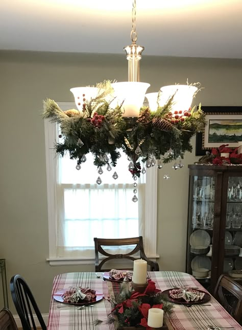 Christmas Chandelier Ideas, Chandelier Christmas Decorations, Chandelier Christmas Decor, Christmas Chandeliers, Christmas Chandelier Decor, Dining Room Christmas Decor, Christmas Ceiling, Chandelier Christmas, Christmas Dining Room Decor