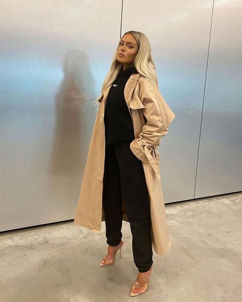 Sweats With Heels Outfits, Sweats And Heels Outfits, Sweats With Heels, Sweats And Heels, Fanny Lyckman, Athleisure Jacket, Heels Outfits, Athleisure Outfits, Street Style Looks