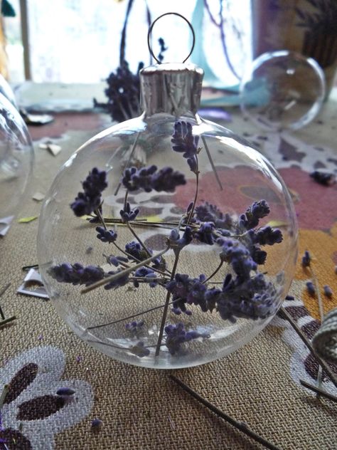 Lavender Christmas Decorations, Lavender Christmas, Lavender Crafts, Xmas 2024, Christmas Farm, Lovely Lavender, Yule Decorations, Flower Ornaments, Christmas Wall Decor