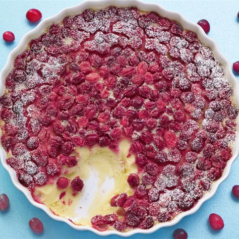 Cranberry Clafouti Cranberry Clafoutis, Christmas Fruit Dessert, Easy Holiday Side Dishes, Cranberry Scones, Colorful Desserts, Pumpkin Cranberry, Sugared Cranberries, Christmas Fruit, Cranberry Recipes